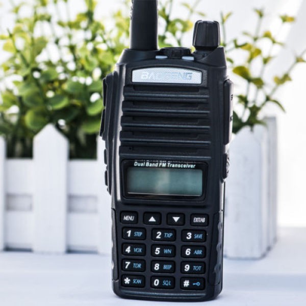 uv-82-dual-band-อุปกรณ์รับส่งสัญญาณวิทยุ-136-174-mhz-vhf-amp-400-520-mhz-uhf-สีดํา