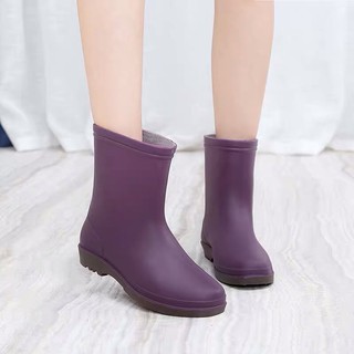 สินค้า new in!!! รองเท้าบูธกันฝน สีด้าน สวยหรู มี s.36-41