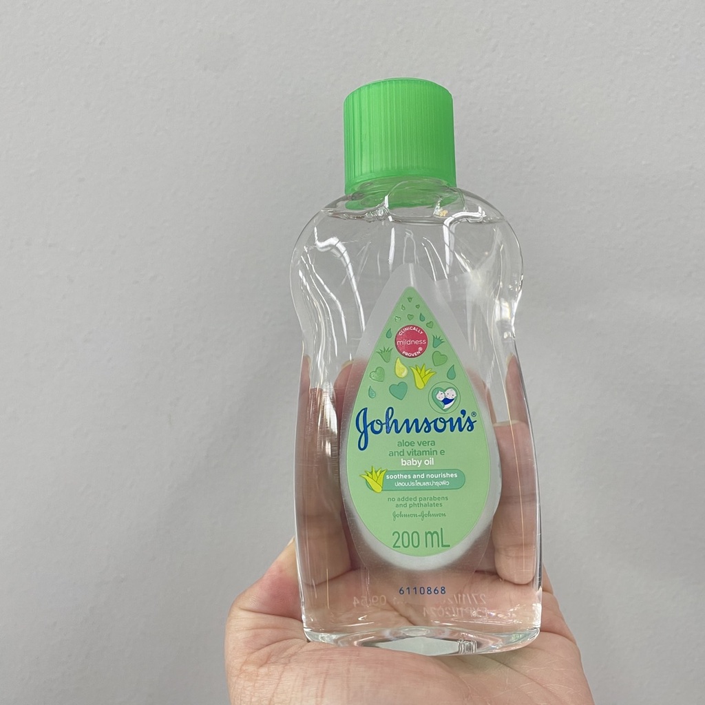 2-ขนาด-johnsons-baby-oil-aloe-vitamim-e-จอห์นสัน-อโลเวร่า-แอนด์-วิตามินอี-เบบี้-ออยล์-ผลิตภัณฑ์บำรุงผิว