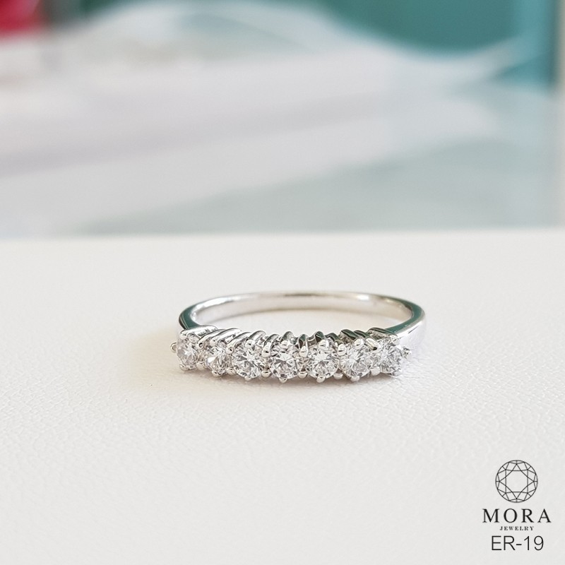 wr-19-แหวนเพชรแถว-ขนาด-2-5-mm-แหวนเพชร-cz-แหวนเงินแท้-ของขวัญผู้หญิง-แหวนแถว-สวยเทียบเพชรแท้-by-mora-jewelry-diamond