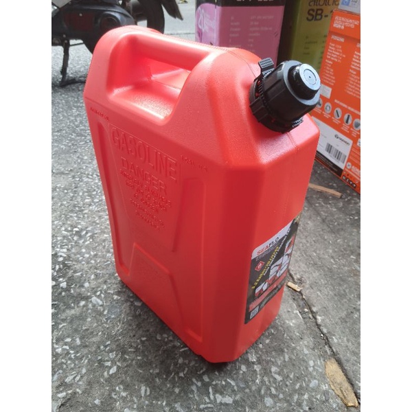 ภาพหน้าปกสินค้าแกลลอนน้ำมันเชื้อเพลิง SEAFLO  ถังน้ำมันสำรอง จากร้าน panitan0841455441 บน Shopee