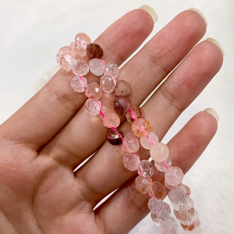 สตอเบอร์รี่ควอตซ์-strawberry-quartz-รุ่นใส-ทรงหยดน้ำ-6-มิล-เส้นยาว