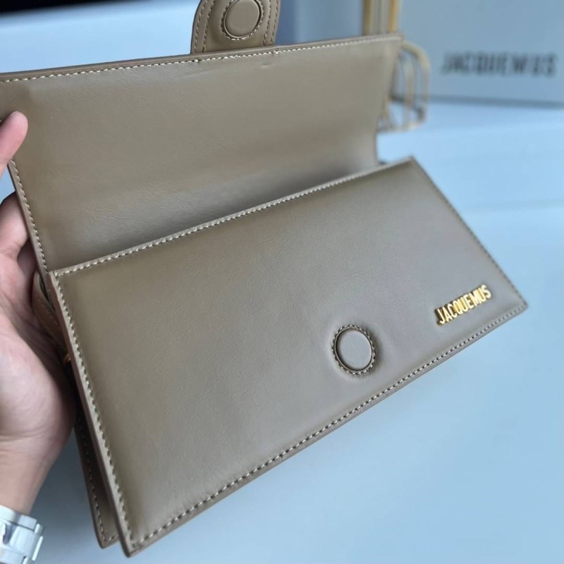 กระเป๋าแบรนด์เนม-กระเป๋าสะพายข้าง-jacquemus-le-bambinov-leather