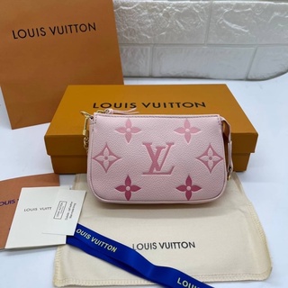 Louis Vuitton Original Grade Size14cm มีมา2สีนะคะ น้องน้อยน่ารักค่ะ แคนวาสเกรดกับต้นฉบับ เป๊ะทุกประการค่ะ