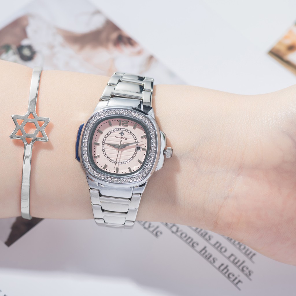 ภาพสินค้าWWOOR นาฬิกาข้อมือผู้หญิงแท้นาฬิกากันน้ำหรูสีชมพูนาฬิกาสายสแตนเลสสีโรสโกลด์ 8874 จากร้าน wwoor.th บน Shopee ภาพที่ 6