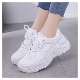 ภาพหน้าปกสินค้าOhblablaShoes  พร้อมส่ง รองเท้าผ้าใบ Sneakers  สี White ซึ่งคุณอาจชอบสินค้านี้