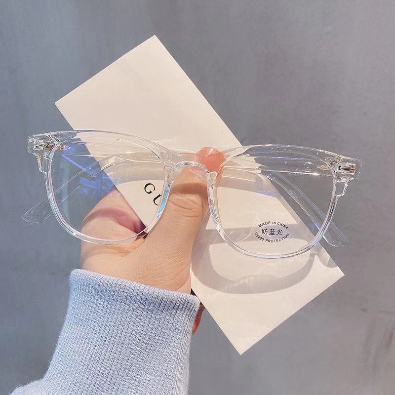 ภาพหน้าปกสินค้าแว่นกรองแสง ป้องกันรังสีแว่นตาสายตาสั้นกรอบเหลี่4สี จากร้าน prettygirls1.th บน Shopee