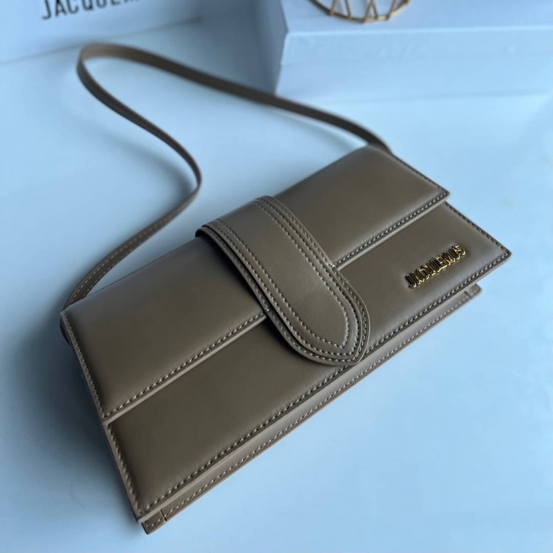 กระเป๋าแบรนด์เนม-กระเป๋าสะพายข้าง-jacquemus-le-bambinov-leather