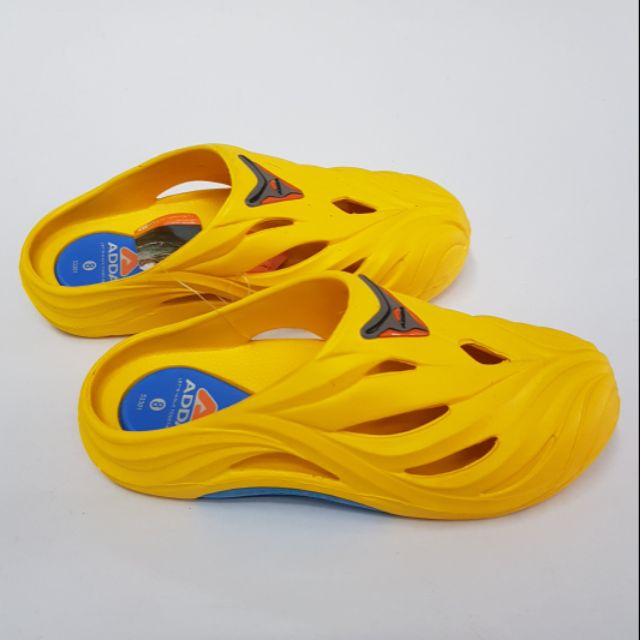 ภาพหน้าปกสินค้าADDA 53301 รองเท้าหัวโตแบบสวม สีเหลือง ไซส์ 7-10