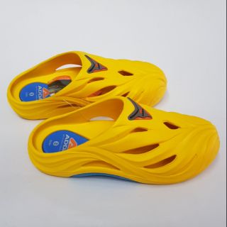 ภาพหน้าปกสินค้าADDA 53301 รองเท้าหัวโตแบบสวม สีเหลือง ไซส์ 7-10 ซึ่งคุณอาจชอบสินค้านี้