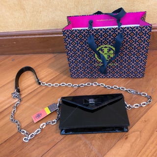 Tory Burch crossbody envelope ถอดสายเป็นคลัชได้ มีถุงกระดาษให้ ราคาเต็มหมื่นกว่าค่ะ