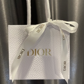 ภาพหน้าปกสินค้า‼️ถุงดิออร์ Dior แท้จากช้อป โลโก้ทอง + ริบบิ้นทอง‼️13x14.5x5 cm ถุงกระดาษ เซ็ตกล่องลิป น้ำหอม เครื่องประดับ ดิออร์ Dior ที่เกี่ยวข้อง