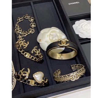 พรี​ ราคา2100 Chanel bracelet สร้อยข้อมือ สายโซ่คล้องแบบตะขอ