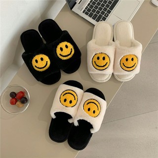 ภาพหน้าปกสินค้า「พร้อมส่งจำนวนจำกัด」รองเท้าใส่ในบ้าน รอบเท้าสมายลี่ รองเท้า Smiley รองเท้าสลิปเปอร์ พื้นนุ่ม  ไซต์ 36-45❗❗ ที่เกี่ยวข้อง