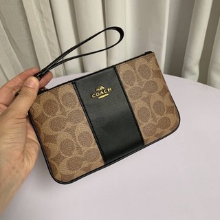 (แท้ 💯%‼) COACH SMALL WRISTLET IN COLORBLOCK SIGNATURE