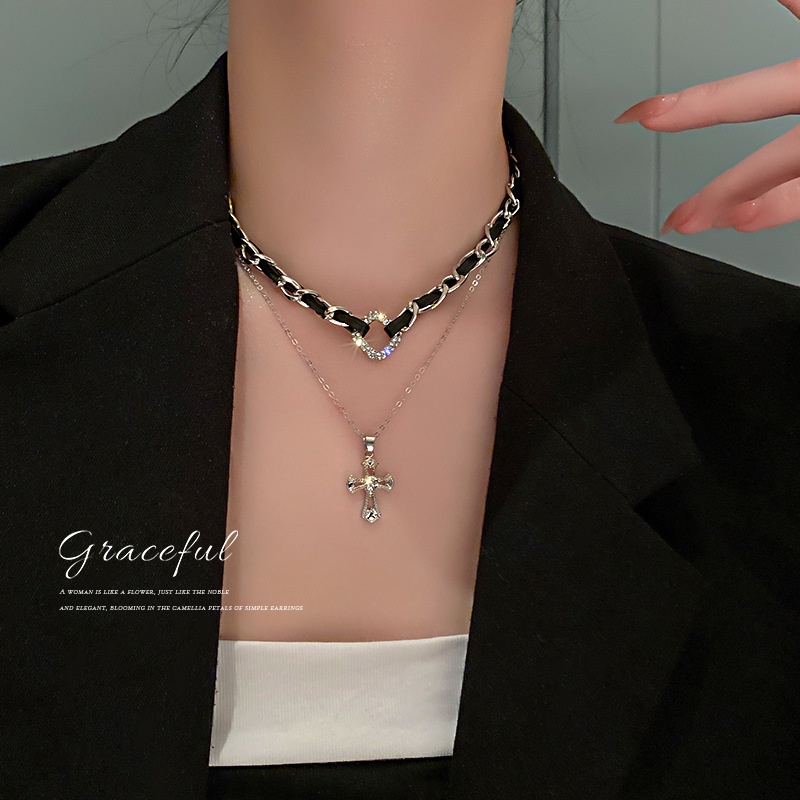 ทาปากแดงมีเสน่ห์-สร้อยคอหนัง-สองชั้น-ประดับเพชร-สไตล์เรโทร-สําหรับผู้หญิง