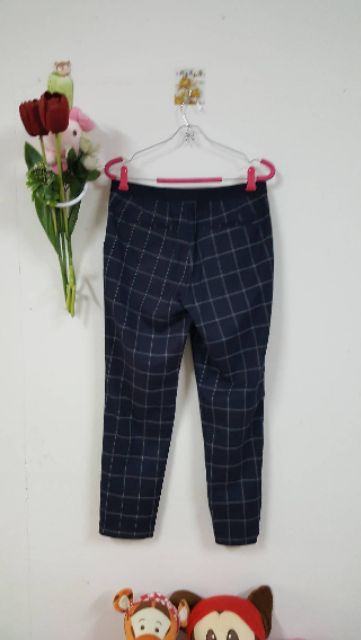 ภาพสินค้ากางเกงยูนิโคล่Women Ankle pants แบรนด์ ดีเทล..เอวยางยืดสวมใส่ทำงาน.ลำลองได้หมดจร้า จากร้าน jimmy_by_shop2hand บน Shopee ภาพที่ 2