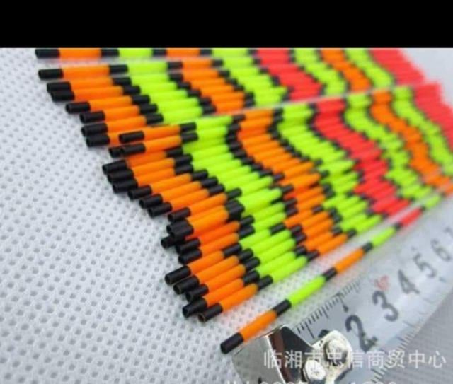 ภาพหน้าปกสินค้าหางทุ่นทรงกระบอก 8 ข้อสี/หางทำทุ่นชิงหลิว จากร้าน lekhongee บน Shopee