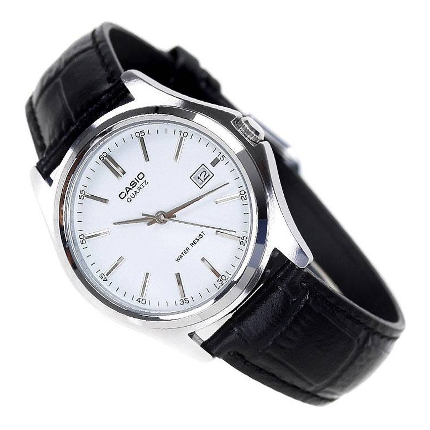 ภาพหน้าปกสินค้าCasio นาฬิกาข้อมือผู้ชาย สีดำ/ขาว สายหนัง รุ่น MTP-1183E,MTP-1183E-7A,MTP-1183E-7ADF