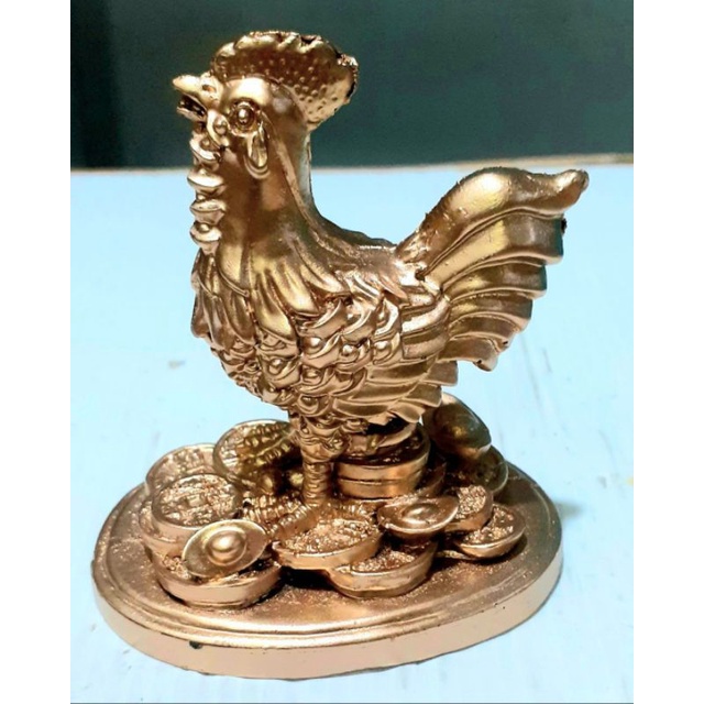 ไก่ทองยืนบนก้อนเงินก้อนทอง-หนุนนำกิจการการค้าหนุนนำโชคลาภเงินทอง
