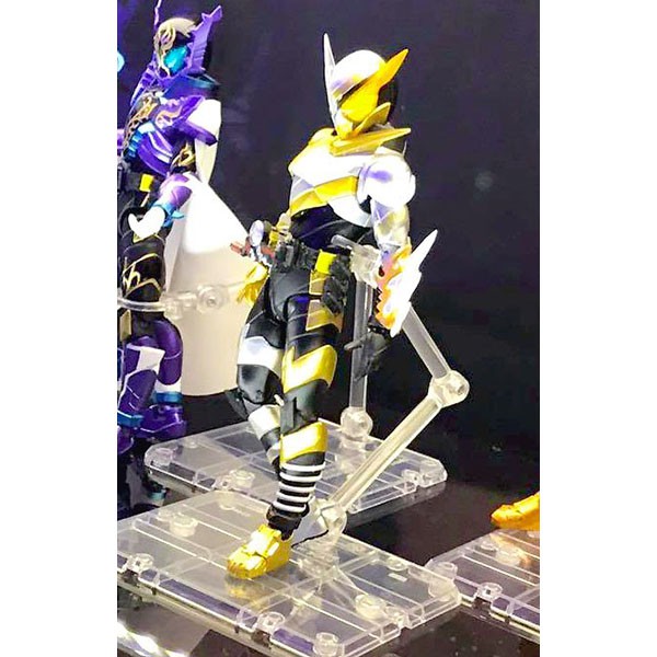 Bandai Tamashii Nations S.H. Figuarts Kamen Rider Build – Action Figure 15cm, Forma Coniglio, Con Fullbottle Buster - 3