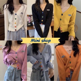 ภาพหน้าปกสินค้าMini Shop 🌸 พร้อมส่ง (5576-1) เสื้อไหมพรมคอวีแขนยาวน่ารัก กระดุมหลากหลายสี👑 ที่เกี่ยวข้อง