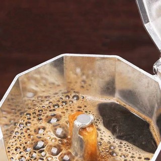 ภาพขนาดย่อของภาพหน้าปกสินค้ากาชงกาแฟ อลูมิเนียม ขนาด 100 มล. 150 มล. 300 มล. ถ้วยอิตาลี มอคค่าพอท กาต้มกาแฟสดแบบพกพา หม้อต้มกาแฟแรงดัน เครื่องทำกาแ จากร้าน siamhongthong บน Shopee ภาพที่ 4