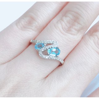 แหวนพลอยโทแพซสีฟ้าอ่อนBlue Topazตัวเรือนผลิตจากเงินแท้ 92.5 % ล้อมด้วยเพชรัสเซีย  Cubic Zirconia รุ่น2108