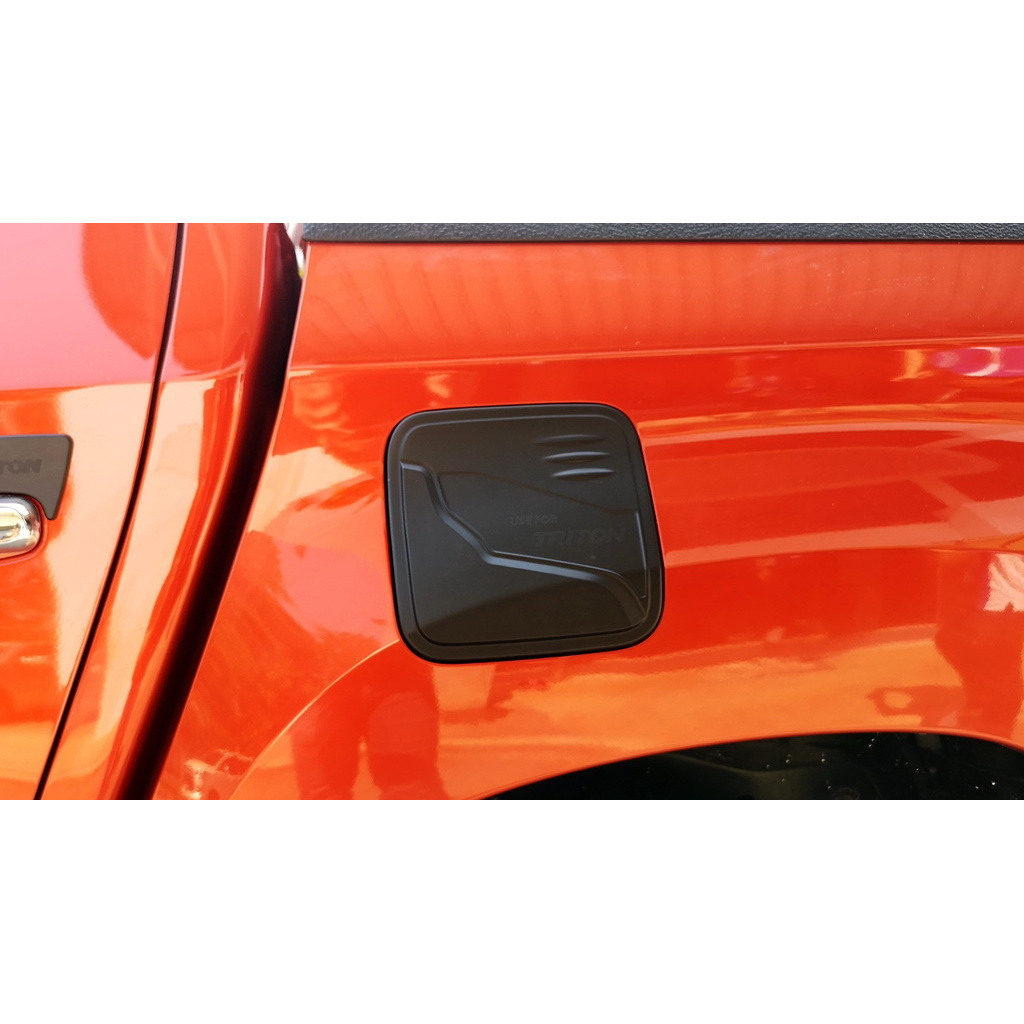 ครอบฝาถังน้ำมัน-ดำด้าน-รุ่น-4ประตู-ยกสูง-mitsubishi-l200-triton-mq-4x2-4x4-plus-ปี2019-2020