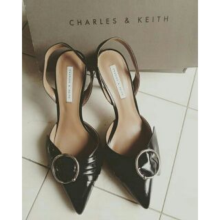 Charles & Keith size 39 งานหรูคลาสสิค ป้ายห้อยมือหนึ่ง