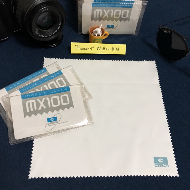ภาพสินค้าผ้าเช็ดเลนส์ไร้ฝุ่น Ultra-Fine Microfiber100% เกรดพรีเมี่ยม  MX100 by ESSILOR จากร้าน eyecare_1 บน Shopee ภาพที่ 1