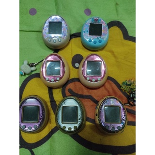 ภาพหน้าปกสินค้าtamagotchi จอสี แท้ เล่นได้ปกติ ที่เกี่ยวข้อง