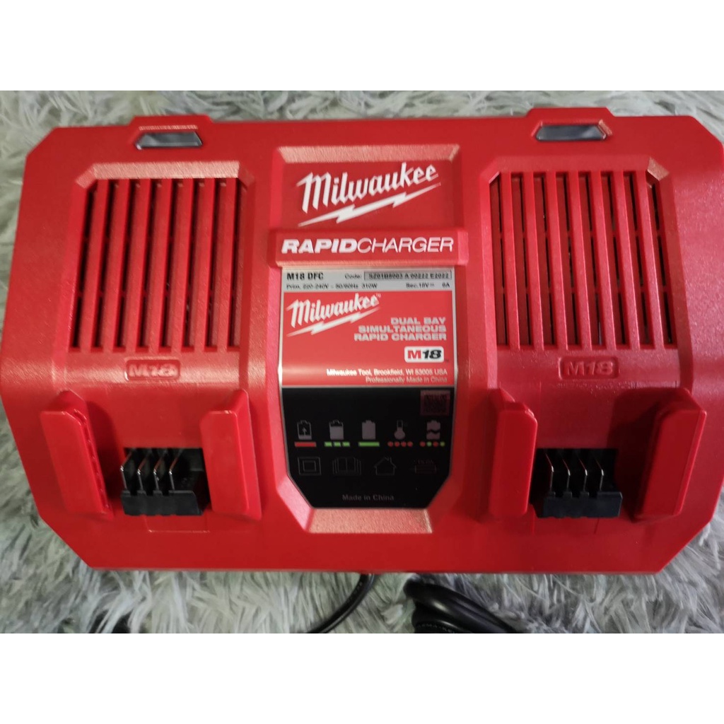 milwaukee-m18-dfc-แท่นชาร์จแบตเตอรี่-18-โวลต์-แบบชาร์จเร็ว-2-ช่อง