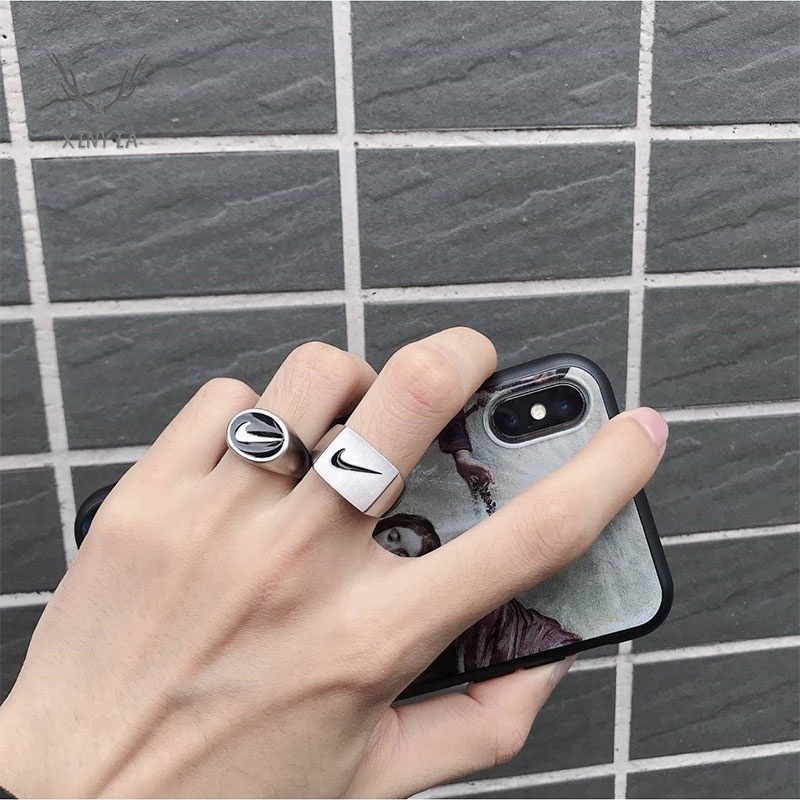 ภาพหน้าปกสินค้าแหวน Nikee แฟชั่นเรียบง่ายสไตล์เกาหลีแหวนคู่รัก