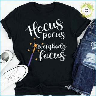 [100% Cotton] Gildan เสื้อยืดลําลอง แขนสั้น พิมพ์ลาย Hocus Pocus everyone focus เหมาะกับเทศกาลฮาโลวีน สําหรับผู้ชาย