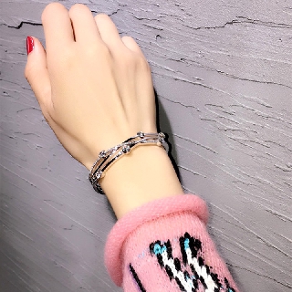 ภาพขนาดย่อของภาพหน้าปกสินค้า(ไม่เป็นสนิม)ข้อมือแฟชั่น กําไลข้อมือ ผู้หญิง กําไร สร้อยข้อมือ เพชร กำไล ไทเทเนียม เหล็ก ญี่ปุ่นและเกาหลี bracelet จากร้าน lssc.th บน Shopee ภาพที่ 2