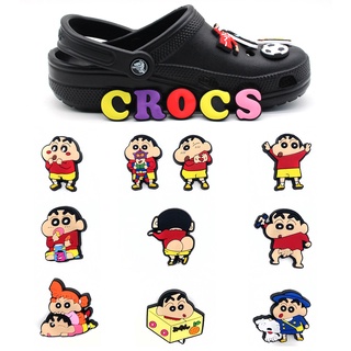 จี้การ์ตูนชินจังจอมแก่น กราฟฟิติ PVC สําหรับตกแต่งรองเท้า Crocs Clogs Boys Girls TikTok ขายส่ง