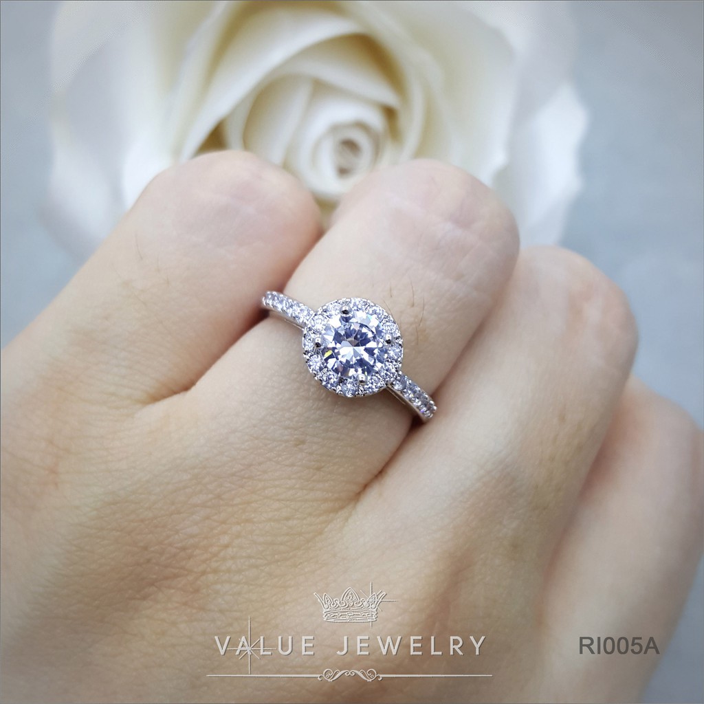 ภาพหน้าปกสินค้าแหวนเพชร RI005 ประดับเพชร CZ ฝังคริสตัลแน่น วิบวับเหมือนเพชรแท้ แหวนผู้หญิง แหวน เครื่องประดับแฟชั่น ValueJewelry