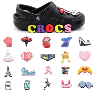 สินค้า ใหม่ รองเท้าแตะ Crocs Jibbitz ลายดอกไม้น่ารัก ขนาดเล็ก สําหรับตกแต่งรองเท้า Crocs