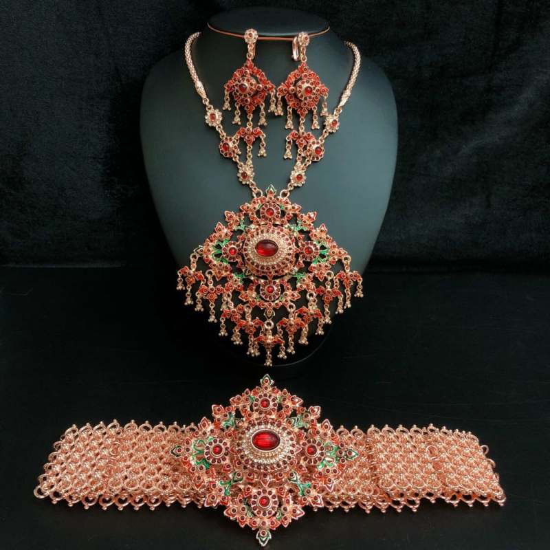 vintage-jewelryเครื่องประดับชุดไทยนากลงยา-พร้อม-ต่างหู-หัวเข็มขัดพร้อมสายเข็มขัด-มาใหม่