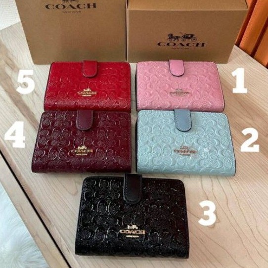 coach-medium-corner-zip-wallet