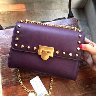 [ของแท้] ห้ามพลาด Charles&amp;Keith Stud Detail Sling Bag