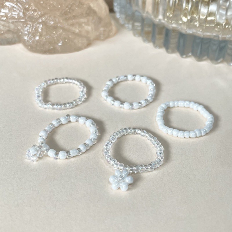 แหวนลูกปัด-เซ็ต-5-วง-ขาวใส-ดอกไม้-น่ารักมากๆ-เอ็นยืด-set-of-5-white-transparent-rainbow-flower-bead-elastic-rings