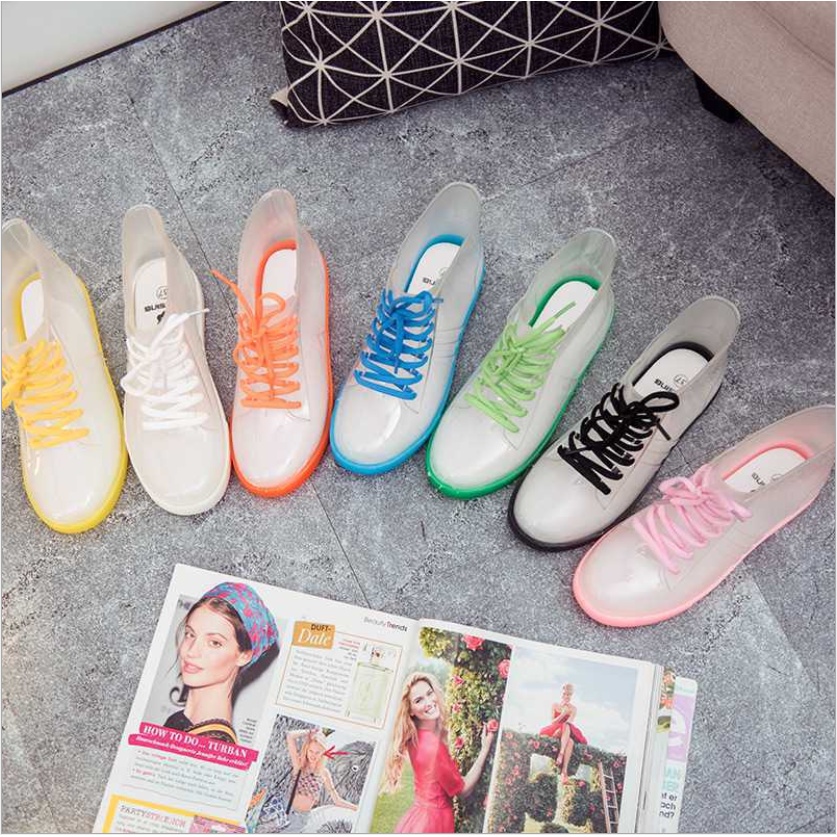 ภาพหน้าปกสินค้ารองเท้าบูทสั้นกันฝน รองเท้ากันลื่นกันน้ำ รองเท้าแฟชั่น รองเท้าสีเจลลี่ใสผู้หญิง จากร้าน igou_shop บน Shopee