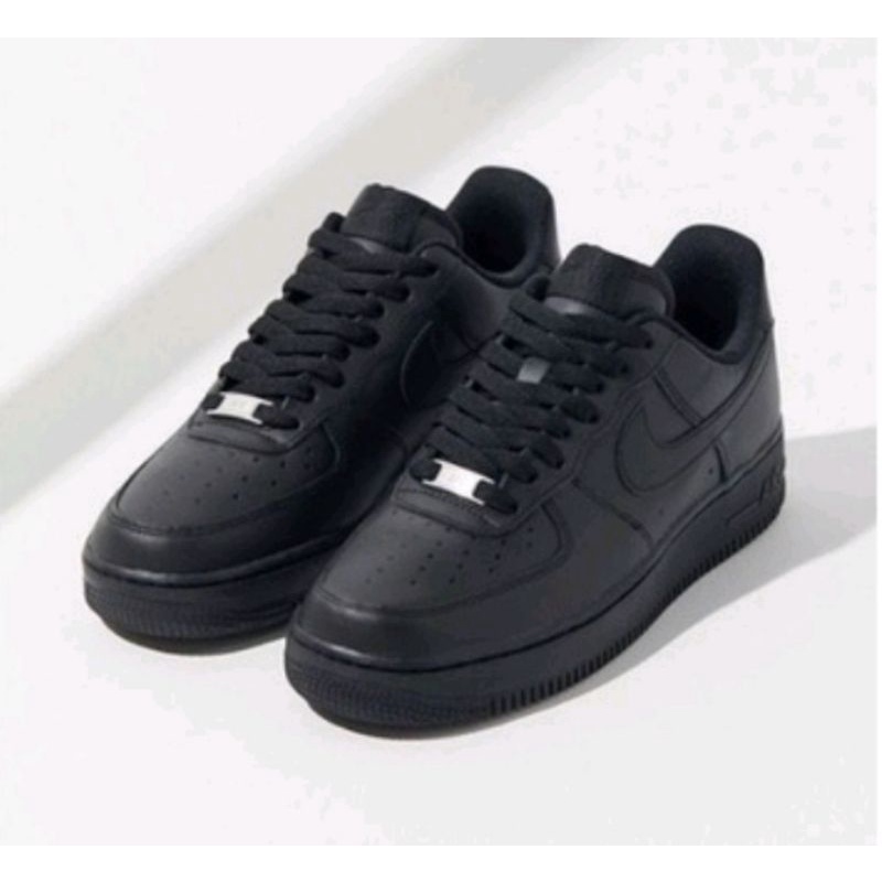 ภาพสินค้ารองเท้าผ้าใบสีดำ รองเท้าผ้าใบดำล้วน นุ่มใส่สบาย จากร้าน sneakerbybenz บน Shopee ภาพที่ 3