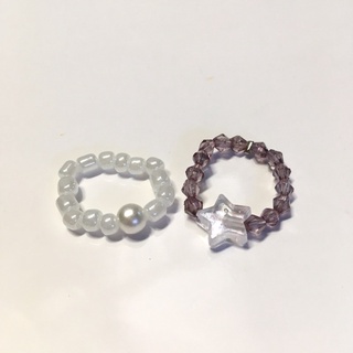 ภาพขนาดย่อของภาพหน้าปกสินค้าแหวนลูกปัดยางยืด แหวนลูกปัด แหวนลูกปัดสีพาสเทล มีขนาด 4-6 ซม. ทำใหม่ทุกวง ใช้ยางยืดเกาหลี อยากเปลี่ยนสีสอบถามได้ค่ะ จากร้าน lunarbunny_craft บน Shopee