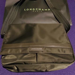 กระเป๋า สะพายข้าง Longchamp มือ1 จากช้อปที่ Austria