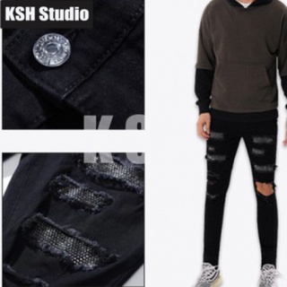 ภาพหน้าปกสินค้าAmiri Jeans 2019 AMIRI เพชรยืดสีดำกางเกงยีนส์ถนนสูงฉีกสีดำขนาดเล็กฟุตบางอินเทรนด์กางเกงยีนส์ผู้ชาย ซึ่งคุณอาจชอบราคาและรีวิวของสินค้านี้