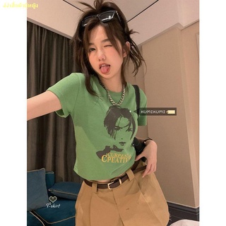 Spot 🙋📣 #kumikumi เสื้อยืดแขนสั้นผู้หญิงสีเขียวพิมพ์ตัวอักษรบางพอดีไหล่ด้านหน้าตัดเสื้อ