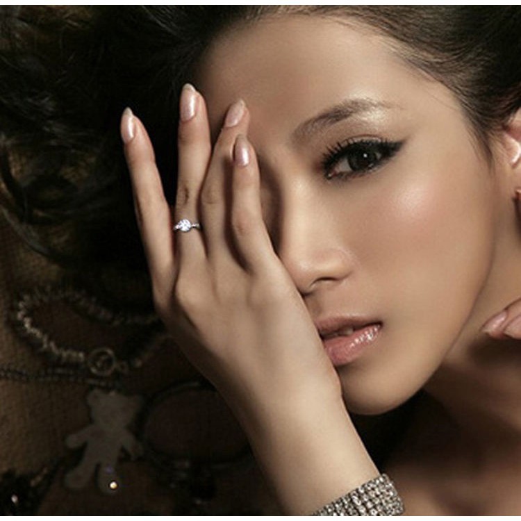 ภาพสินค้าแหวนเพชร คริสตัล ชุบเงิน เครื่องประดับผู้หญิง จากร้าน kuhong.th บน Shopee ภาพที่ 3